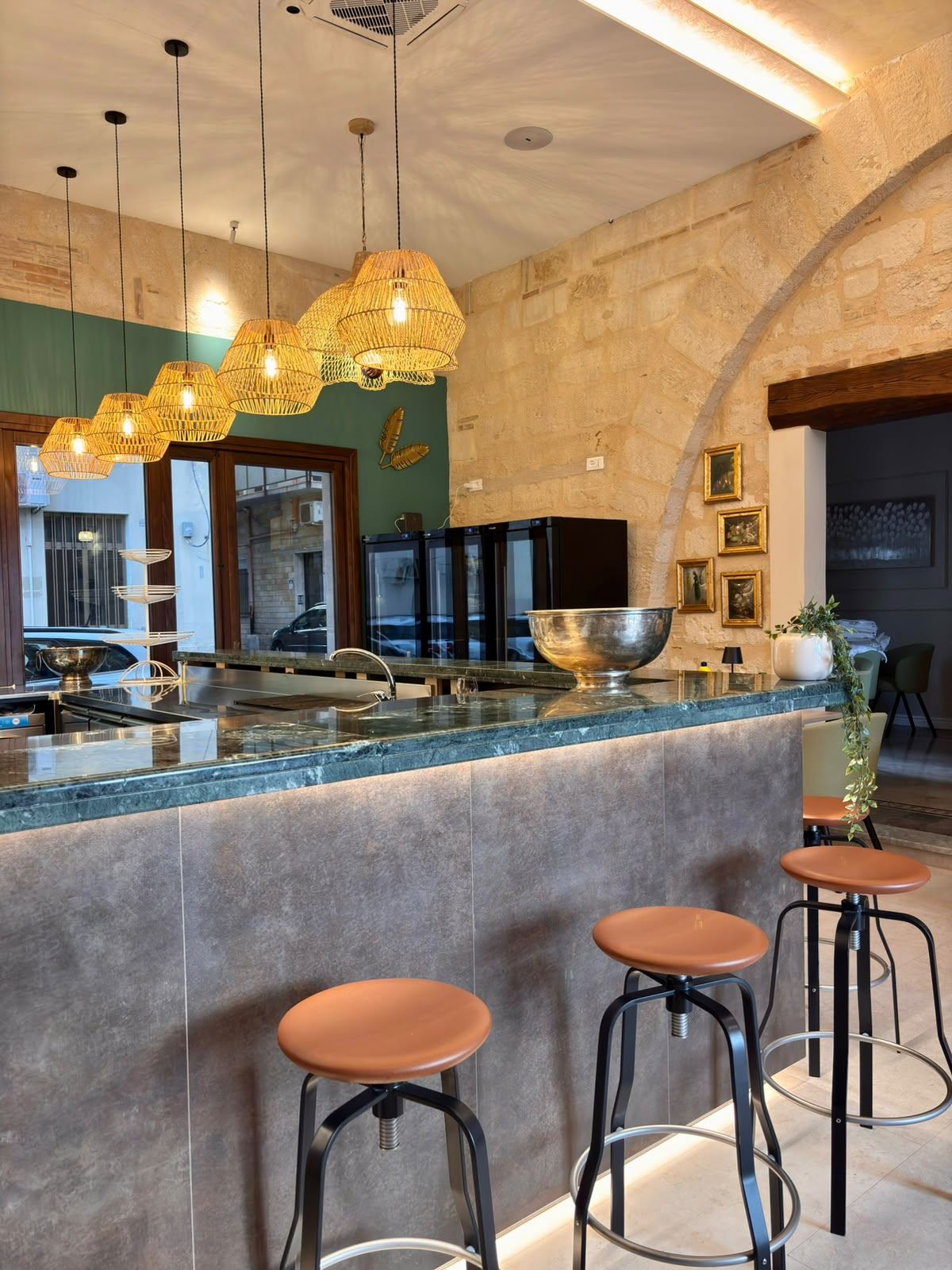 Sgabelli del bar in pelle cognac