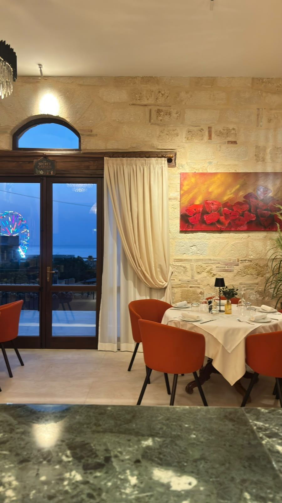 Sala Secret Garden all'imbrunire
